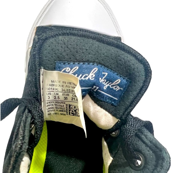 Chuck Taylor Converse, Black & White, Sz 6, In Very Good Condition - Picture 5 of 9